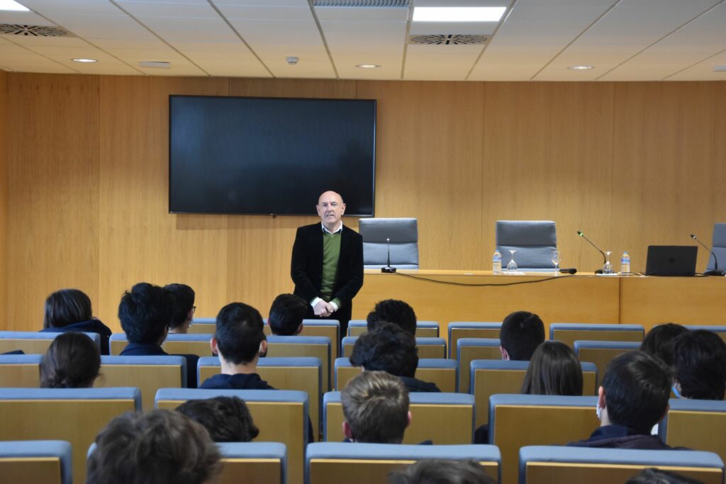 1 portada 2 &bull; Alumnos del Colegio CEU San Pablo Sevilla asisten a una ponencia sobre terrorismo