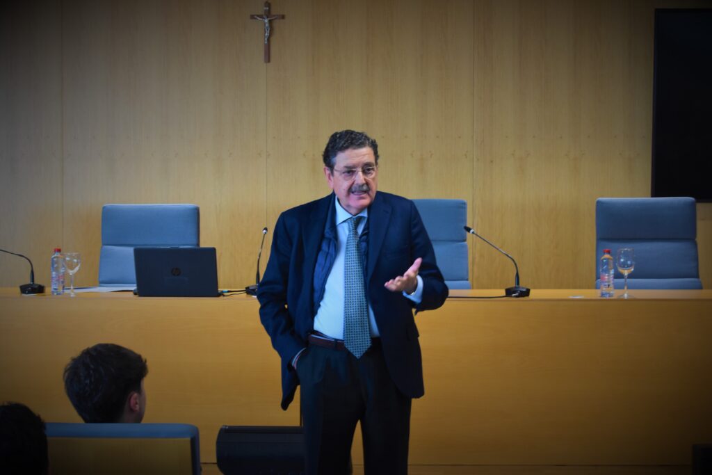 1 rector uf3 colegio ceu • El Colegio CEU San Pablo Sevilla recibe la visita del rector de la Universidad CEU Fernando III