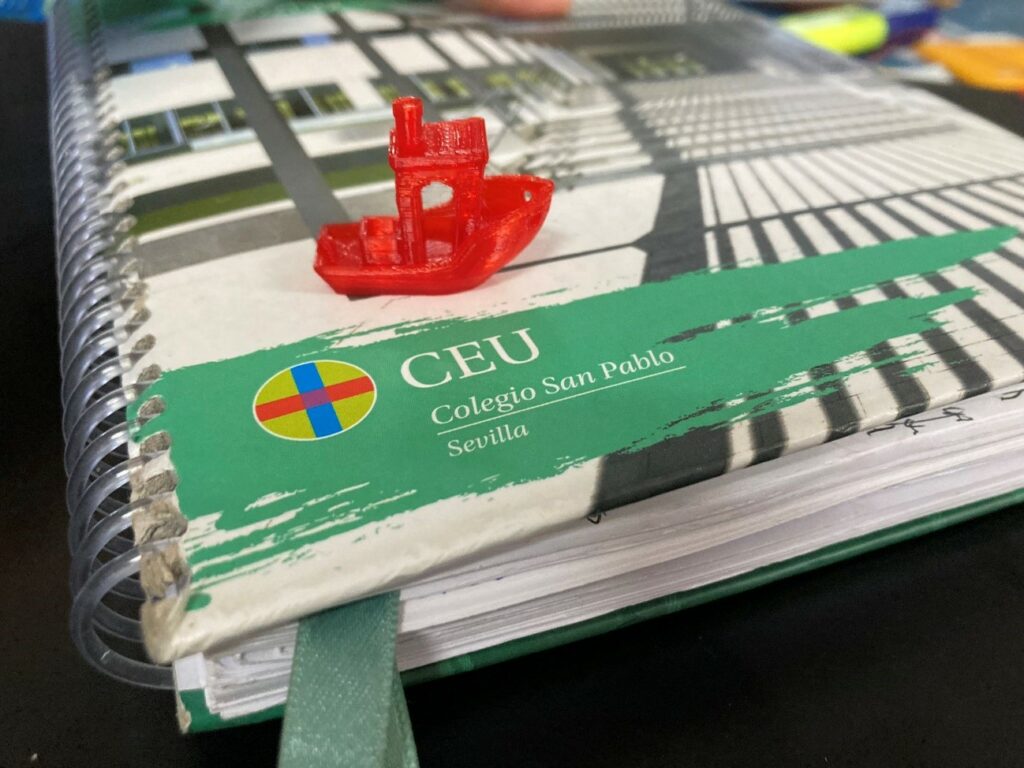 1 reto tech &bull; Profesores del Colegio CEU San Pablo Sevilla reciben formación sobre impresión 3D