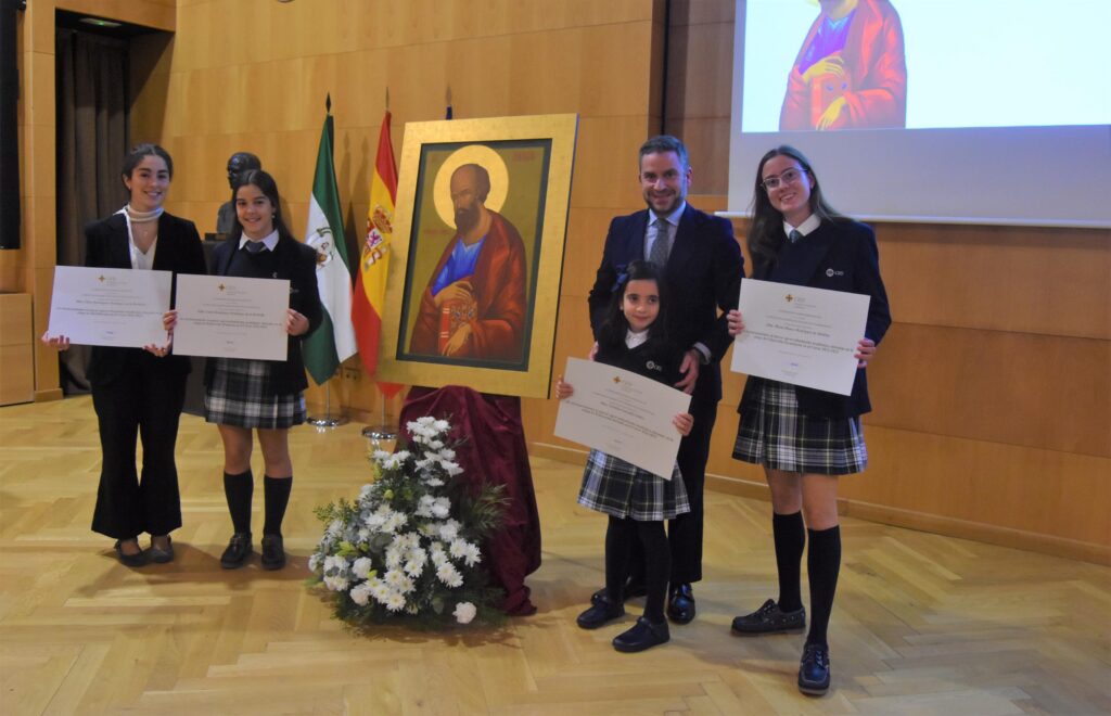 1 san pablo diplomas colegio &bull; La XXVII Noche de San Pablo premia el compromiso de su comunidad educativa