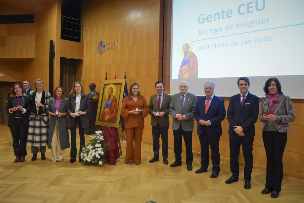 1 san pablo personal12anos &bull; La XXVII Noche de San Pablo premia el compromiso de su comunidad educativa