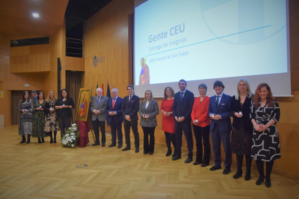 1 san pablo personal8anos &bull; La XXVII Noche de San Pablo premia el compromiso de su comunidad educativa