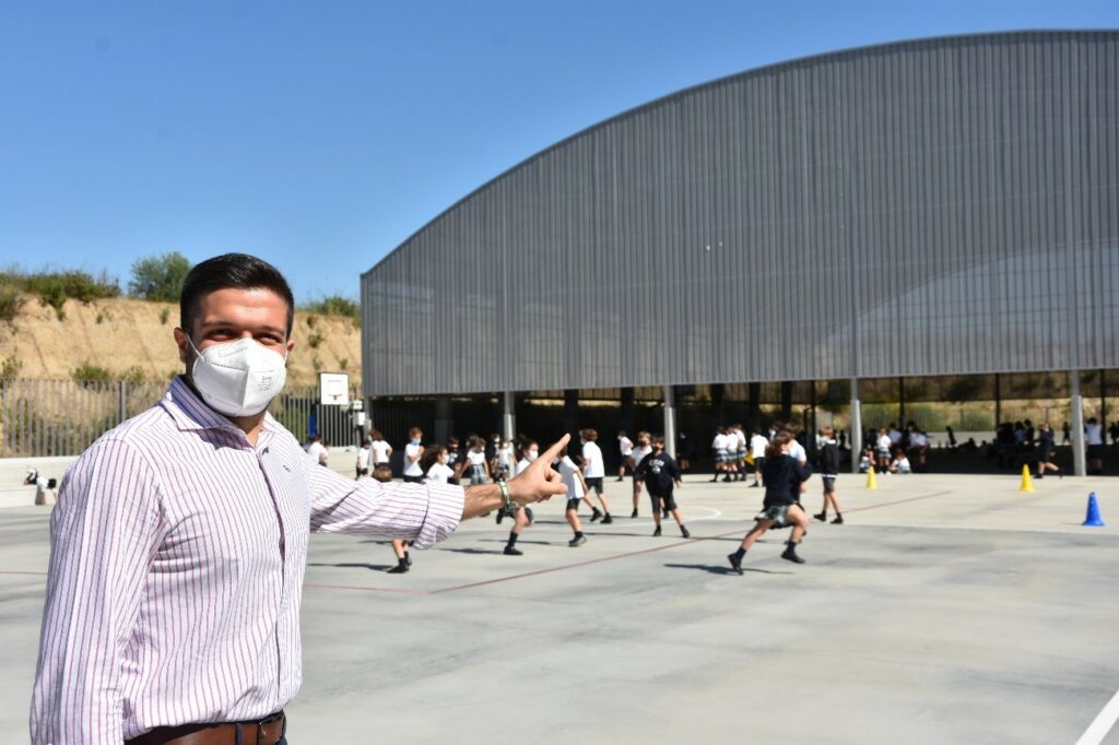 1 summer camp ceu 1 • Luis Miguel Rosa Blanco, coordinador del Summer Camp del Colegio CEU San Pablo Sevilla: “La formación que recibirán los participantes será una continuidad del curso en cuanto a valores y al uso del inglés, pero lo harán divirtiéndose en compañía de sus amigos”