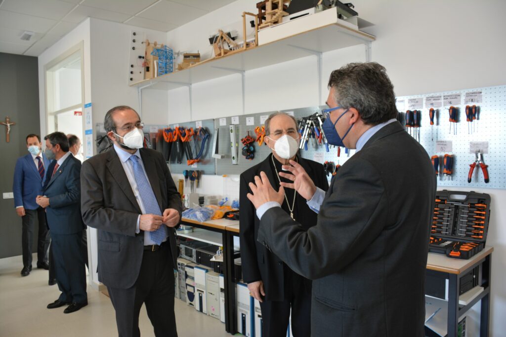 1 visita instalaciones 220 3 &bull; El Colegio CEU San Pablo Sevilla amplía sus instalaciones e inaugura la nueva etapa de Bachillerato