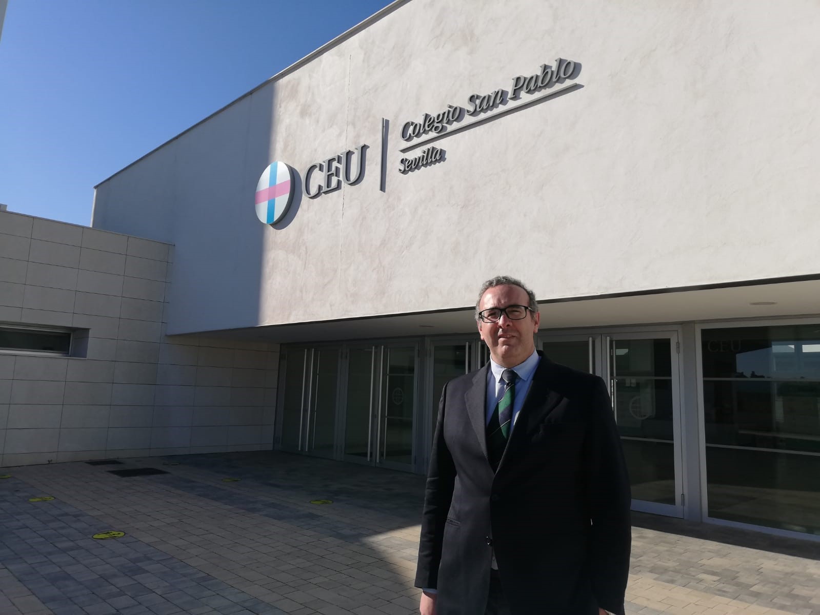 manuel chaves maza &bull; Manuel Chaves Maza, profesor del Colegio CEU San Pablo Sevilla, recibe el primer galardón de la XVI edición de los Premios Tesis Doctoral del Centro de Estudios Andaluces