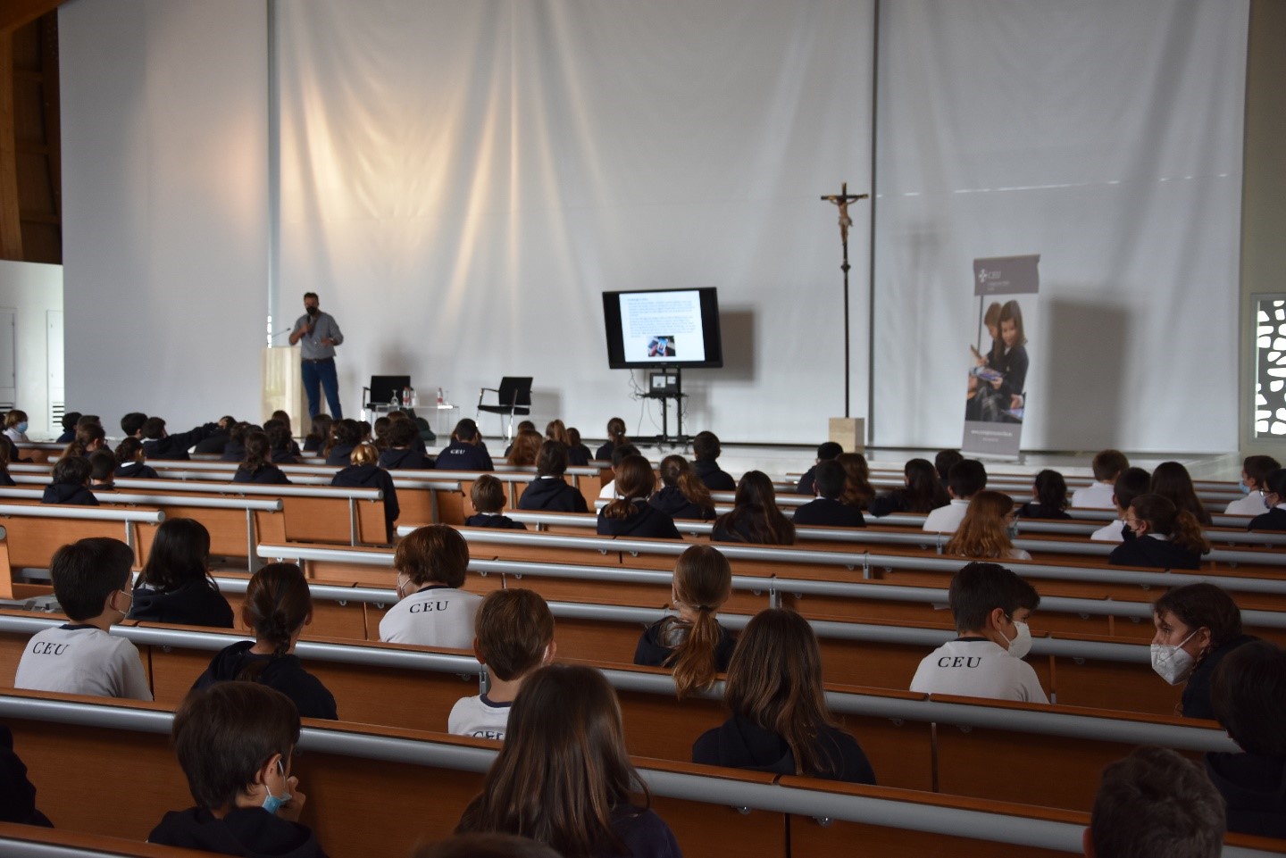 charla redes 1 &bull; Alumnos del Colegio CEU San Pablo Sevilla reciben una conferencia sobre el buen uso de las nuevas tecnologías