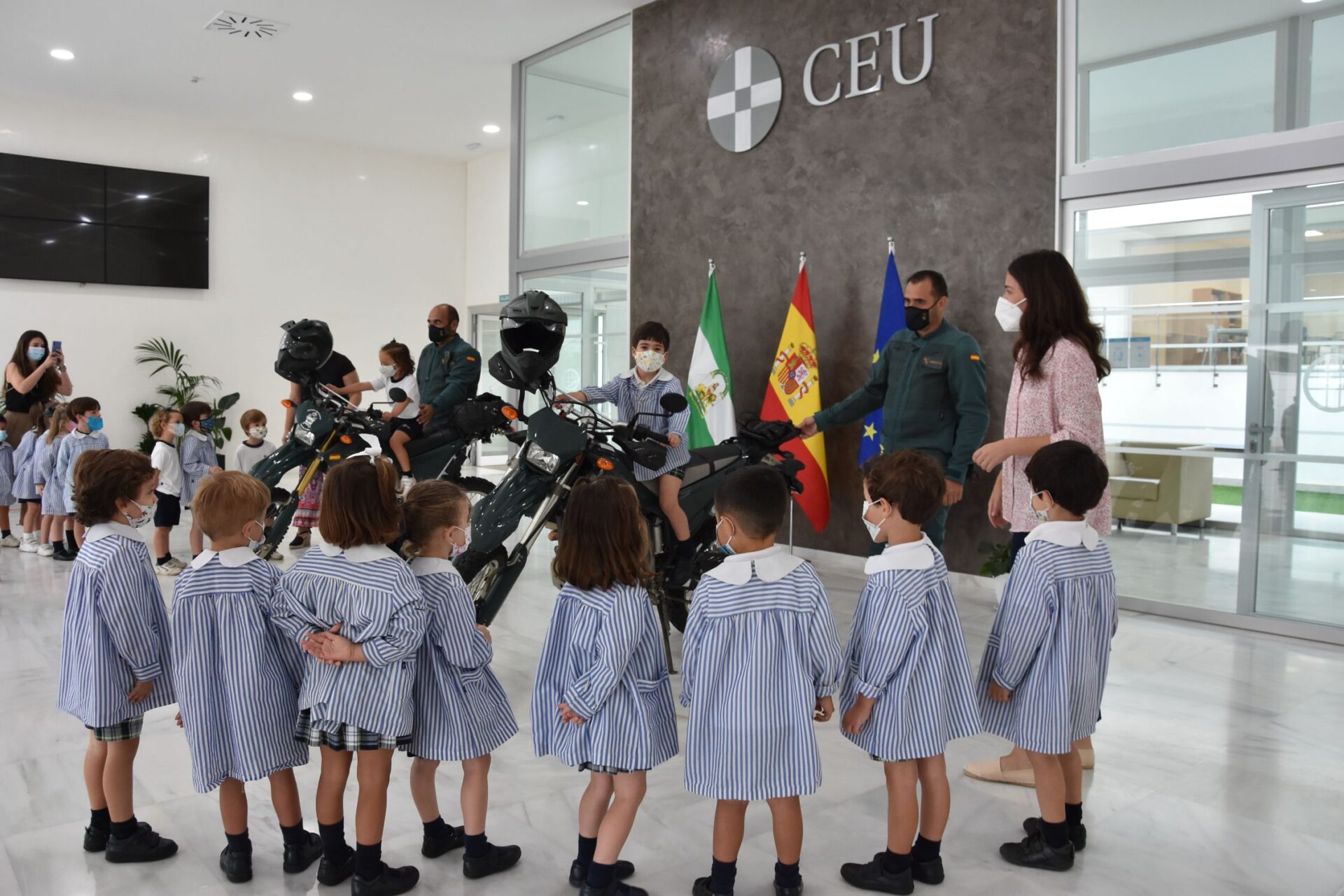 DSC 3468 1 &bull; La Guardia Civil visita el Colegio CEU San Pablo Sevilla