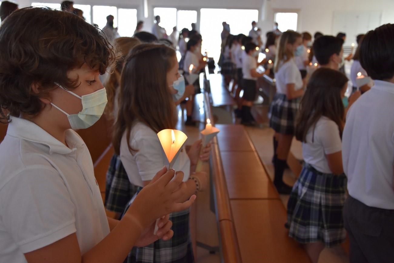 bautismo 1 &bull; Los alumnos del Colegio CEU San Pablo Sevilla renuevan sus Promesas del Bautismo