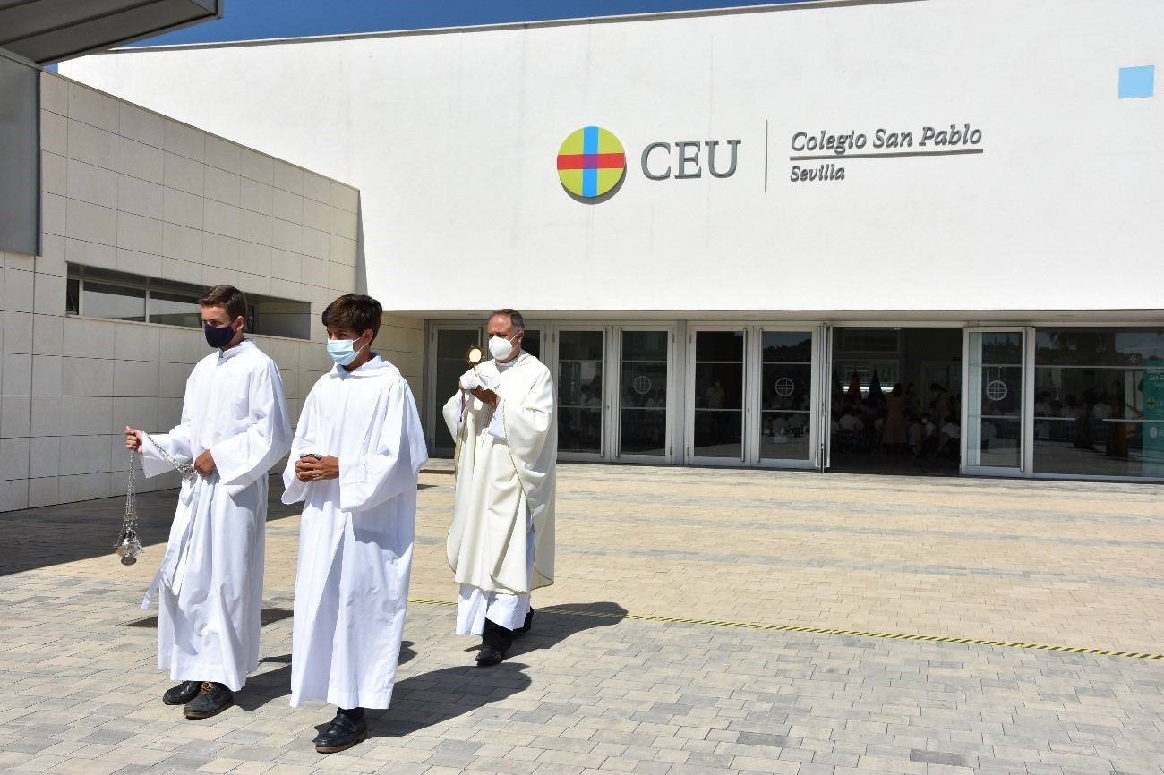 corpus 1 1 &bull; Procesión del Corpus Christi en el Colegio CEU San Pablo Sevilla
