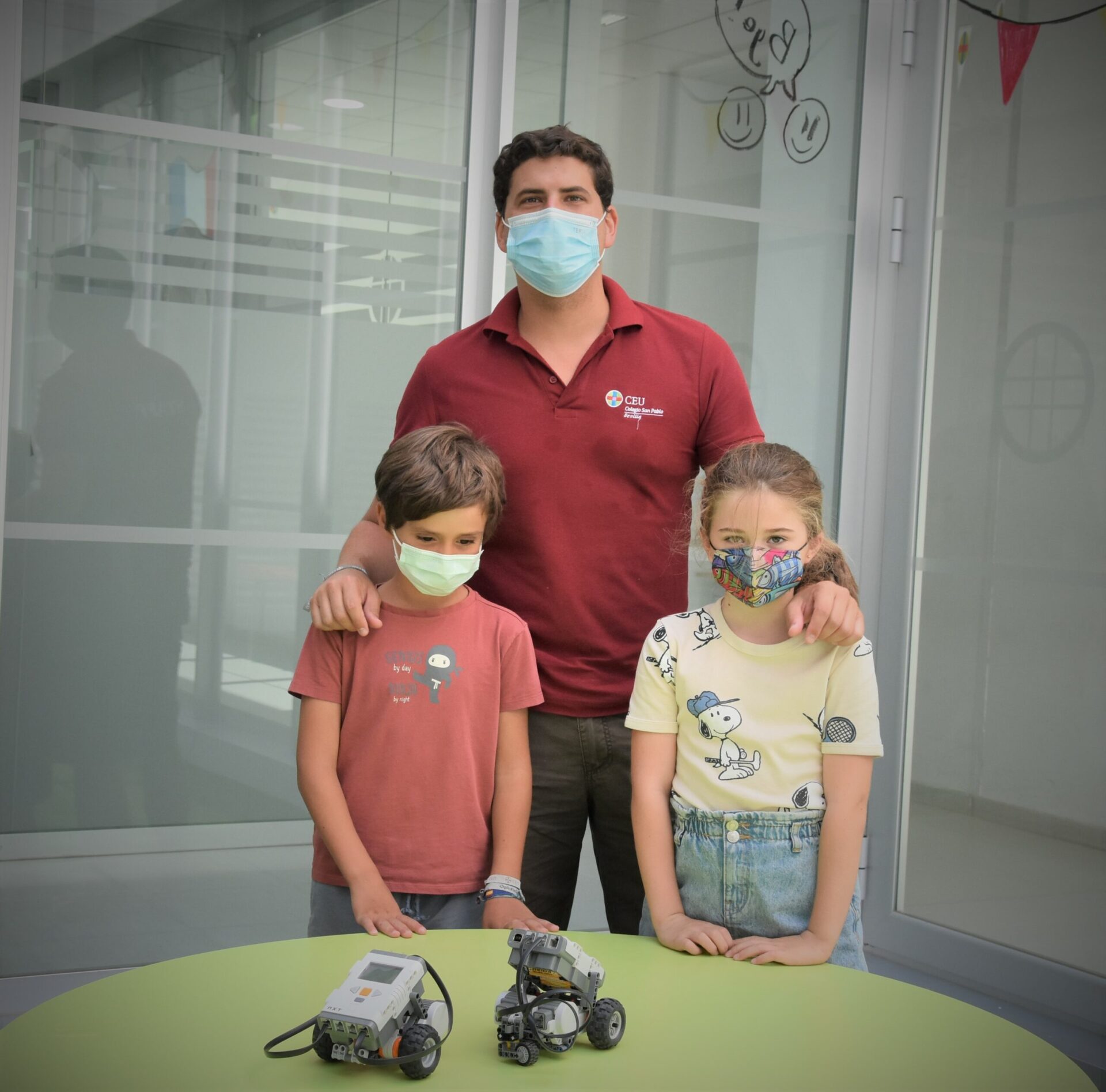 DSC 8777 scaled &bull; Los alumnos del Summer Camp CEU construyen sus propias figuras robotizadas