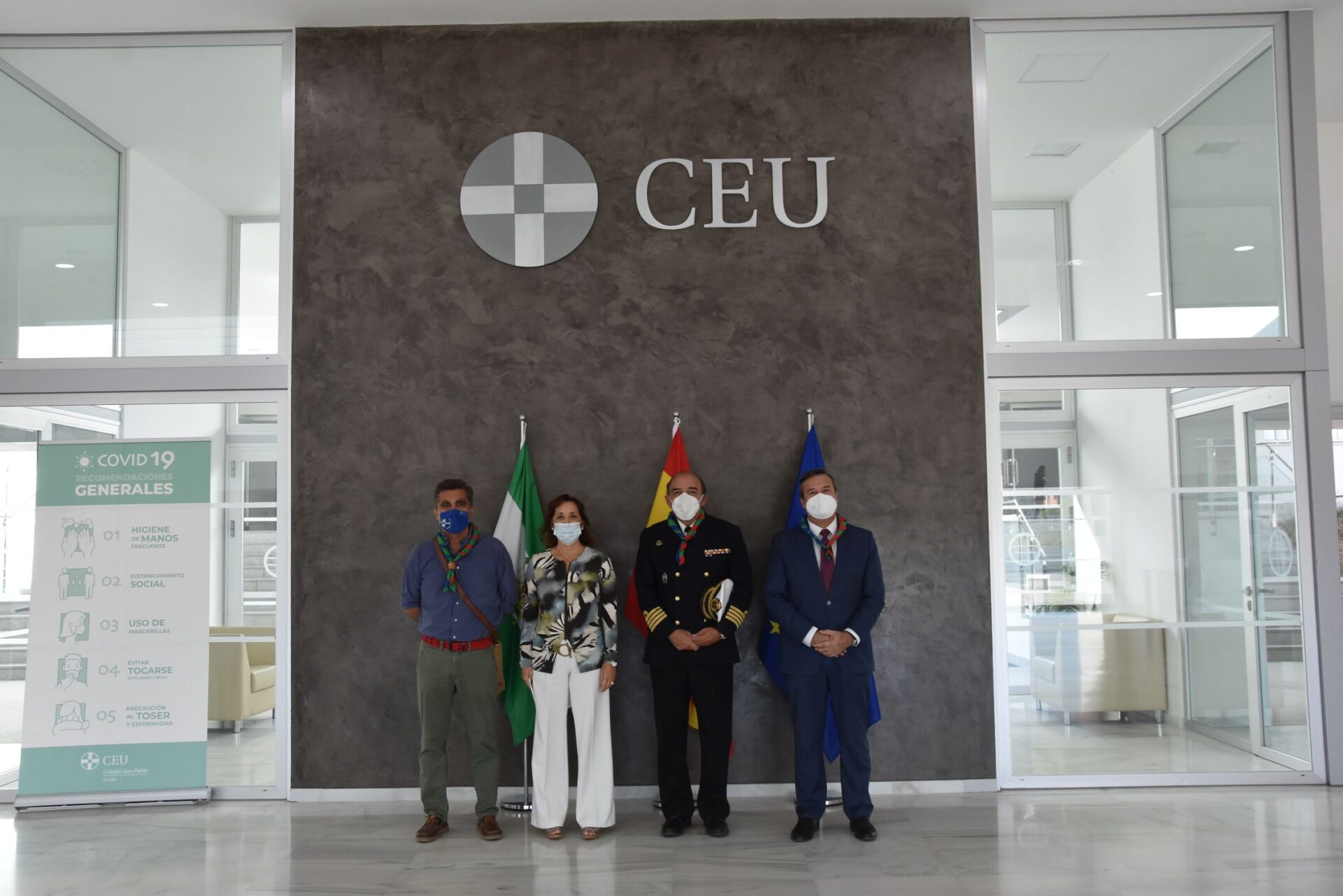 DSC 6475 &bull; Visita del Comandante Naval de Sevilla, Javier Albert Pérez, al Colegio CEU San Pablo Sevilla para conocer el grupo Scout del Mar del centro