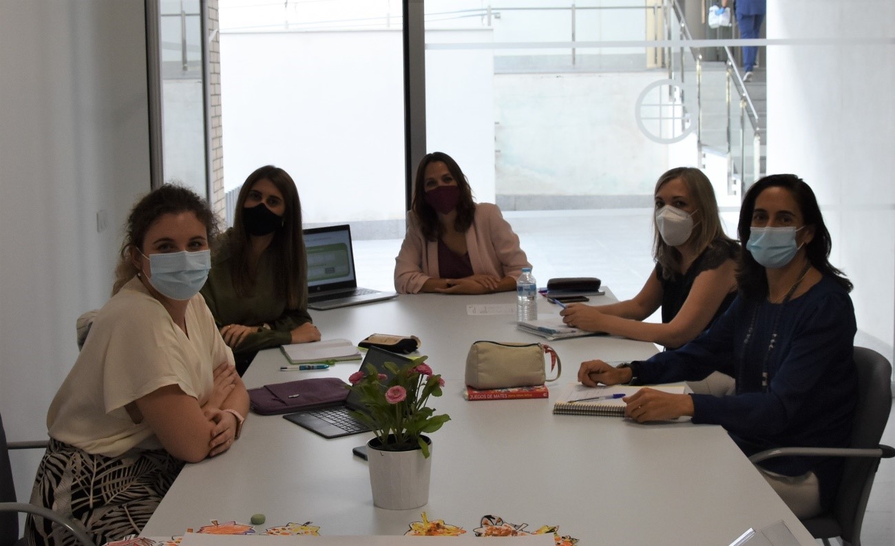 embajadoras matematicas &bull; Reunión del equipo de embajadores de Matemáticas de Cardenal Spínola CEU y el Colegio CEU San Pablo Sevilla