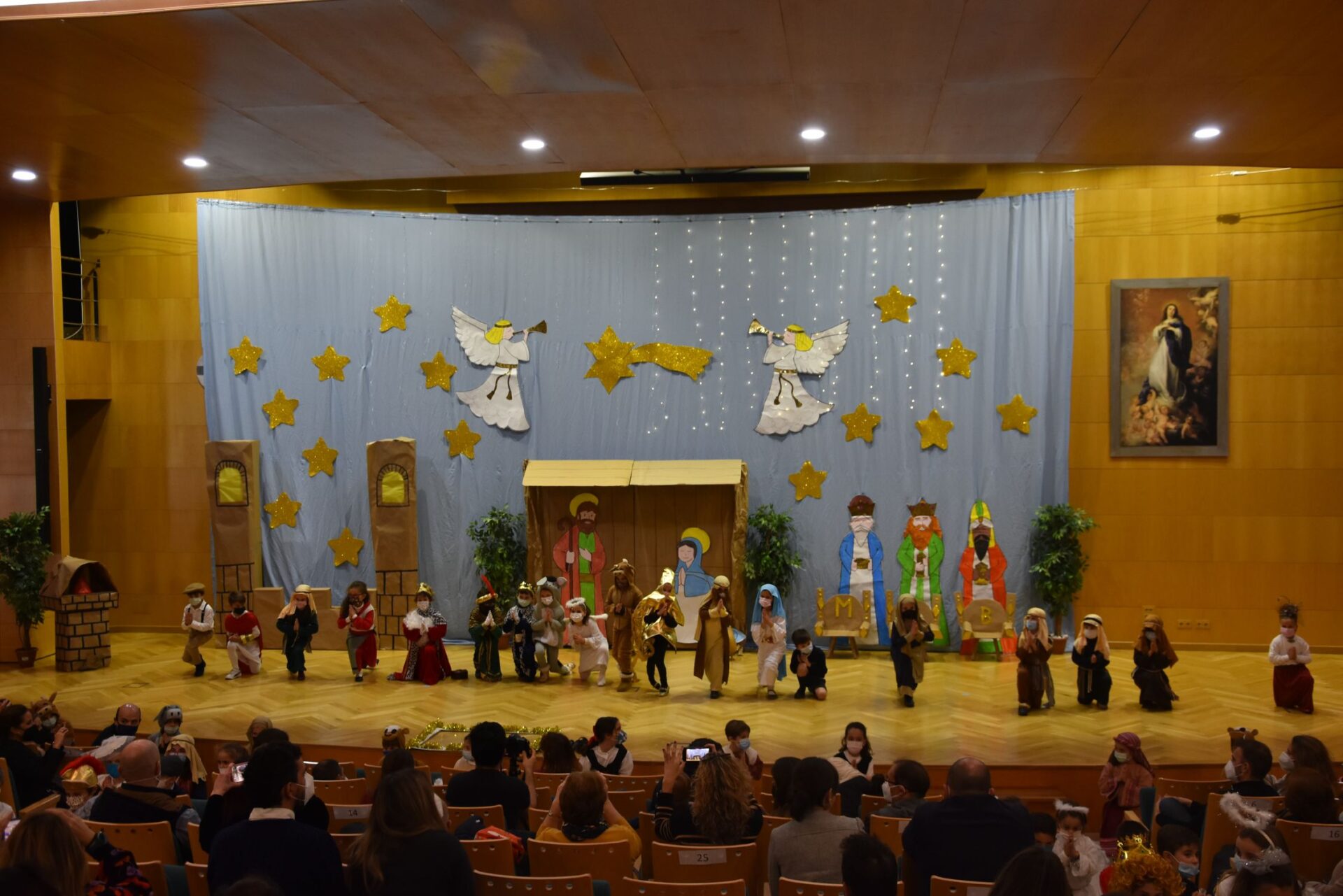 DSC 3322 &bull; Los alumnos de 1º y 2º de Educación Primaria del Colegio CEU San Pablo Sevilla realizan sus actuaciones de Navidad