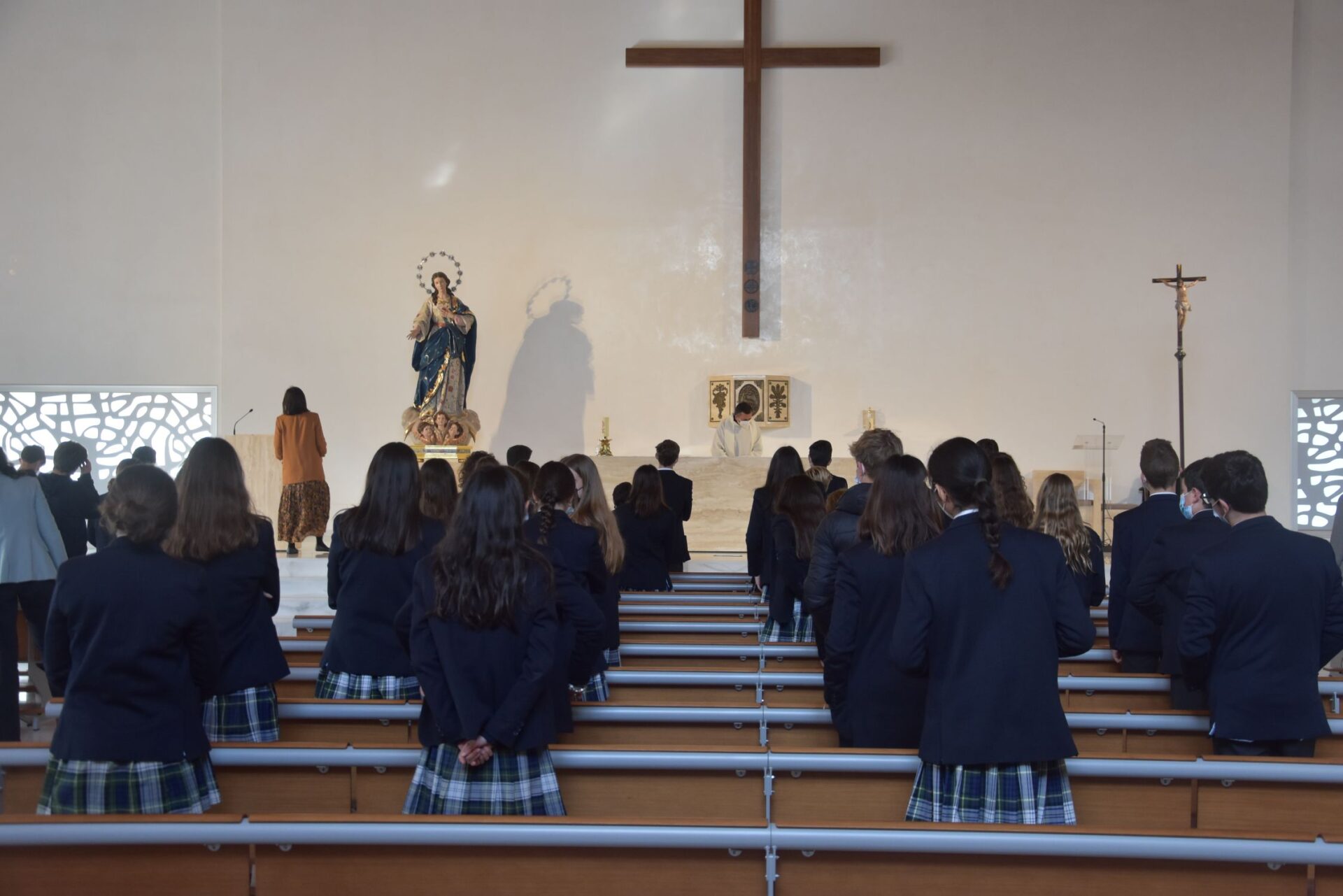 DSC 6728 &bull; Alumnos del Colegio CEU San Pablo Sevilla realizan un acto de Consagración a la Virgen