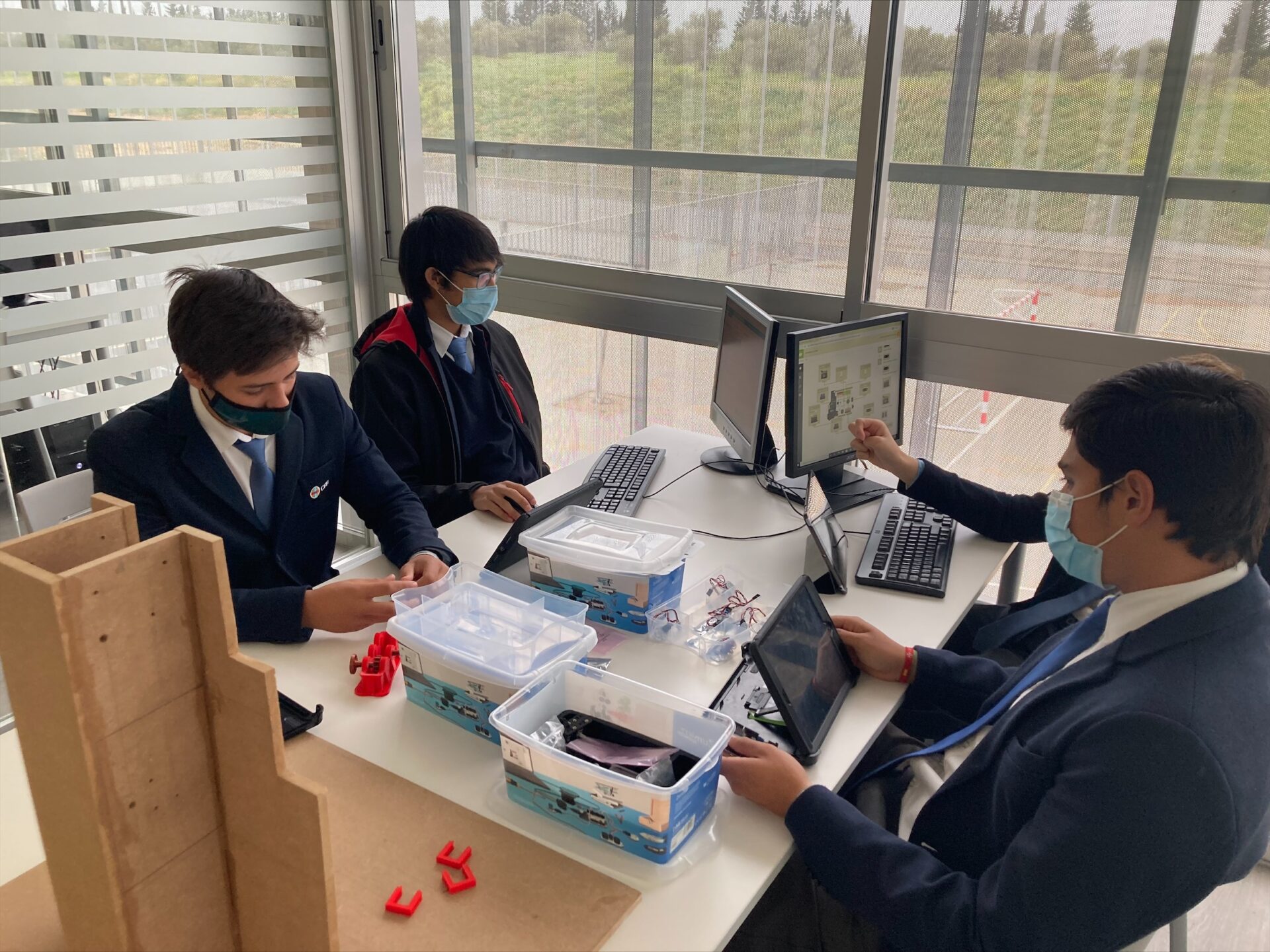 2 8 &bull; Alumnos de Secundaria del Colegio CEU San Pablo Sevilla presentarán su proyecto Play-Dog en el Concurso RetoTech de Fundación Endesa