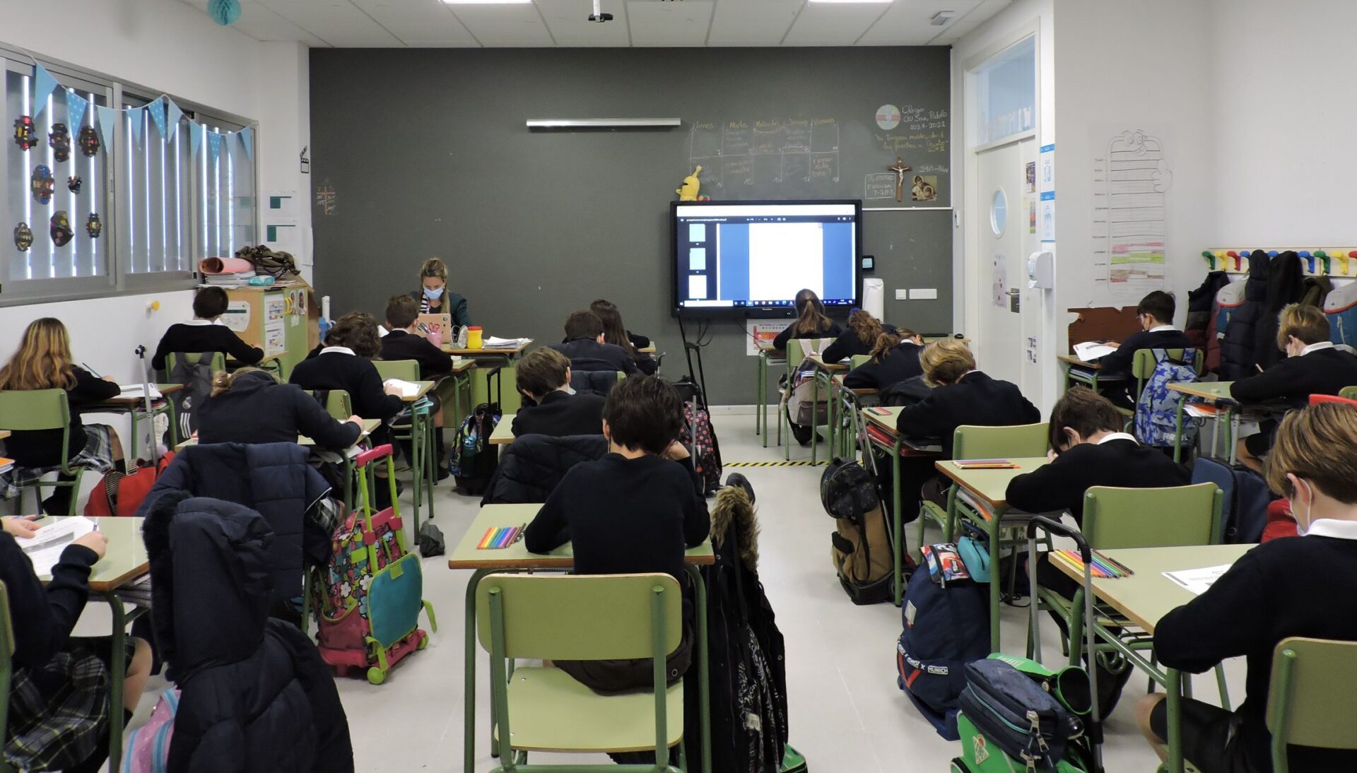 DSCN7346 &bull; Estudiantes del Colegio CEU San Pablo Sevilla realizan las pruebas de Mock Exam de Cambridge