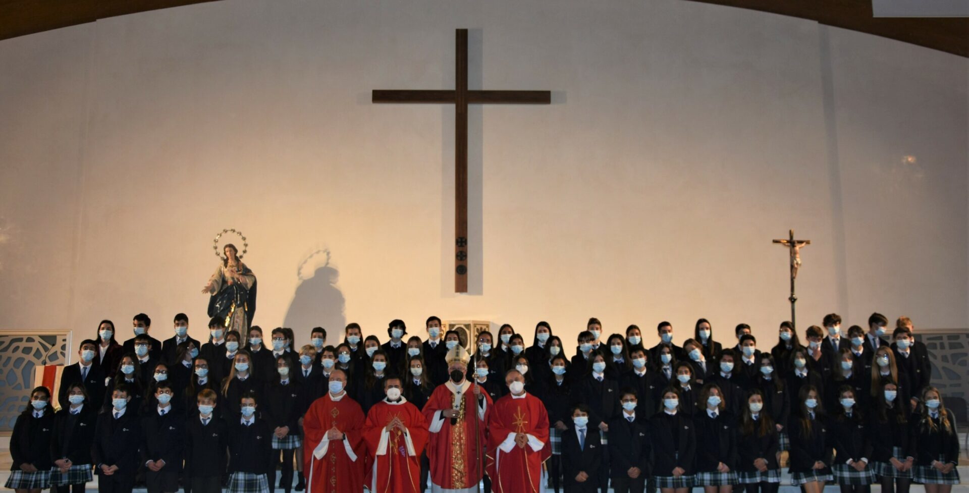 DSC 8232 scaled &bull; Alumnos del Colegio CEU San Pablo Sevilla reciben el sacramento de la confirmación