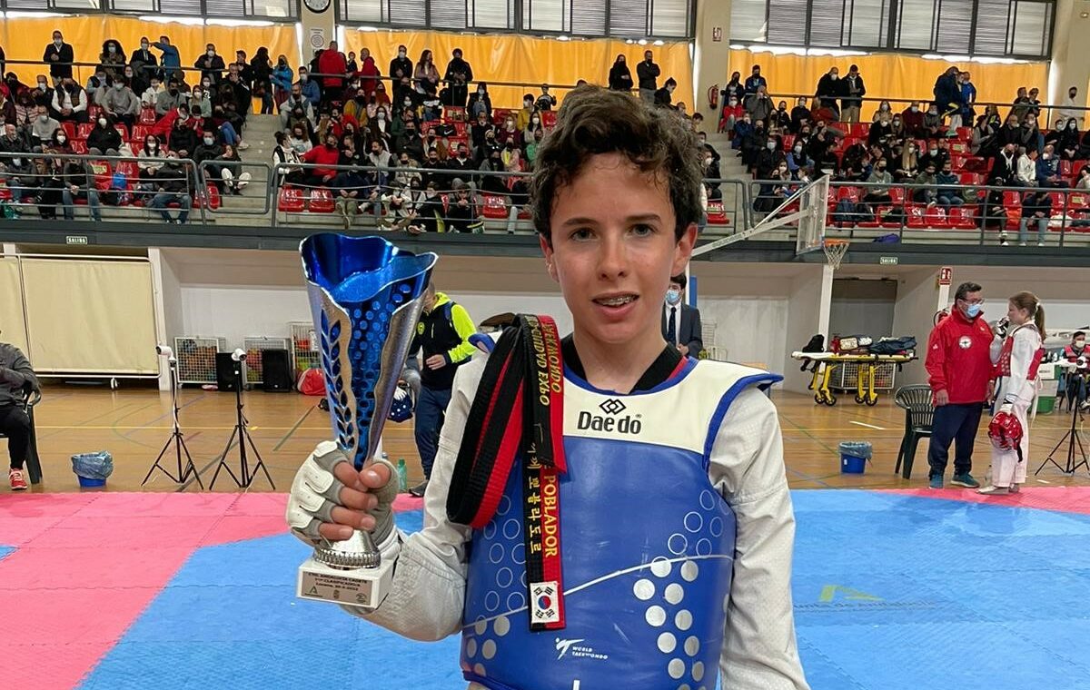 enrique poblador e1650877887885 &bull; Enrique Poblador, alumno del Colegio CEU San Pablo Sevilla, gana el Campeonato de Andalucía de Taekwondo