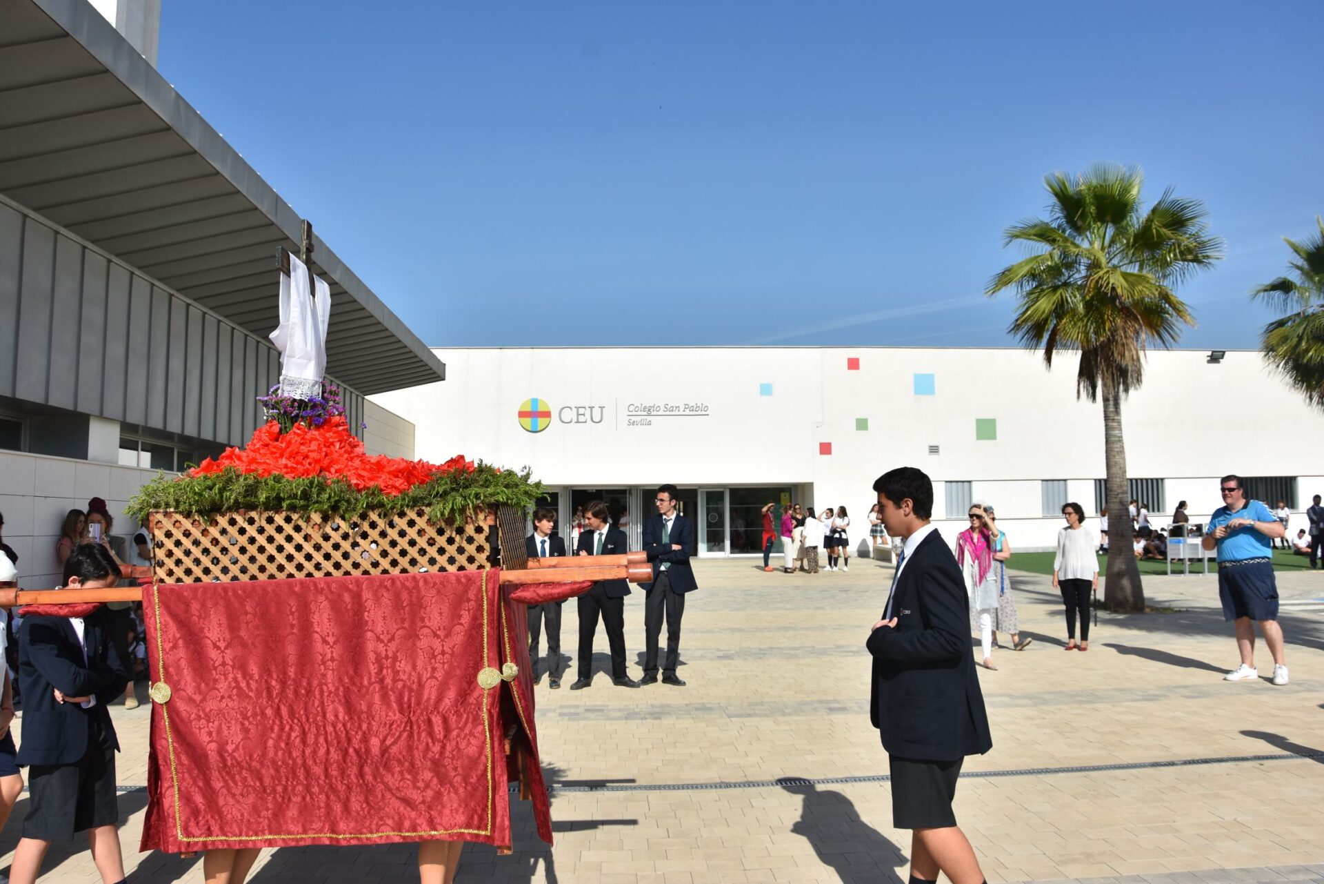 portada 2 &bull; Alumnos del Colegio CEU San Pablo Sevilla asisten a una ponencia sobre terrorismo