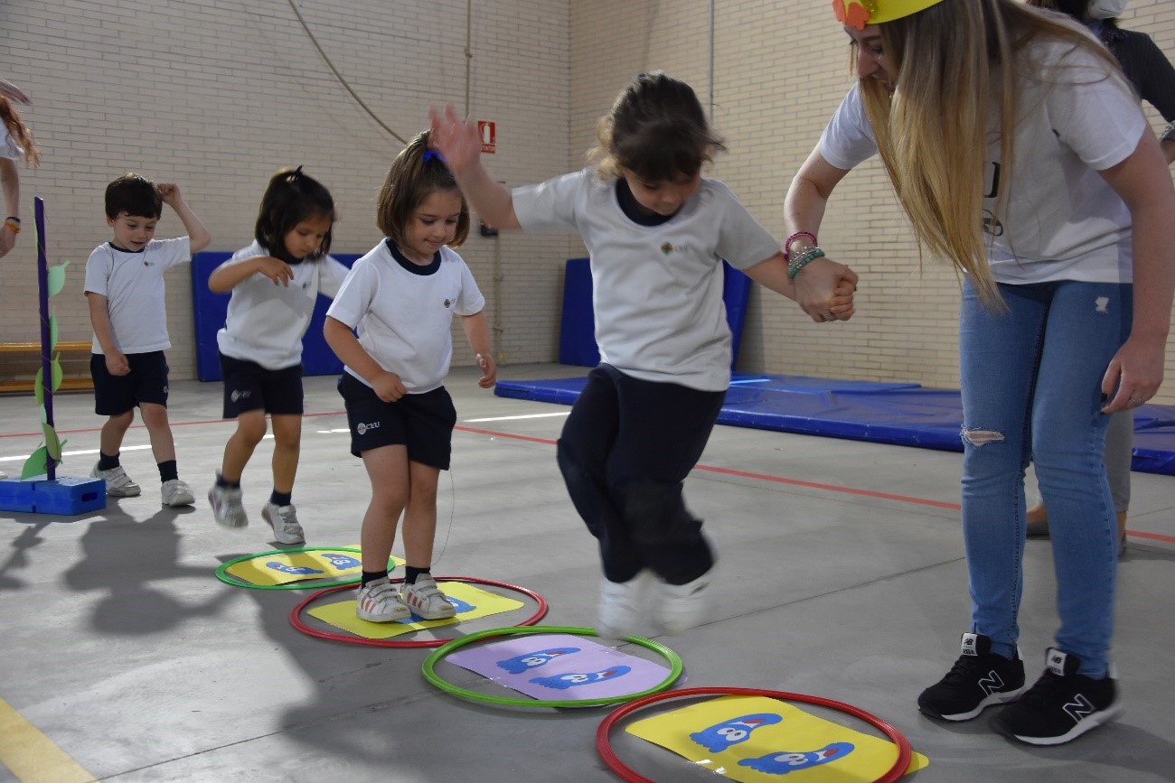 PSICO 1 &bull; Alumnos del Ciclo Superior de Educación Infantil del CEP-CEU diseñan una sesión de psicomotricidad con los alumnos del Colegio CEU San Pablo Sevilla
