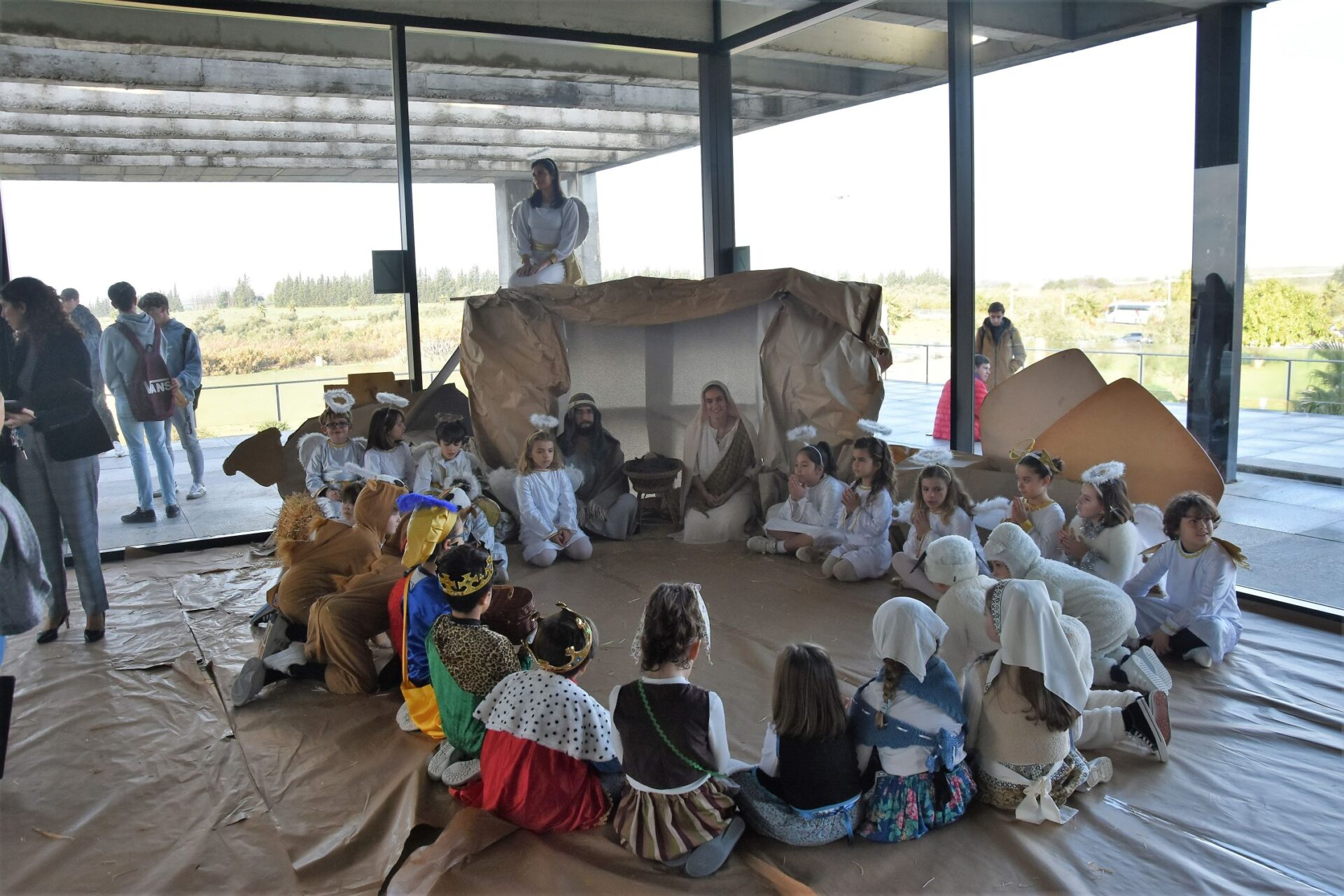 DSC 4416 &bull; CEU Andalucía acogió la representación de un Belén Viviente los días previos a la Navidad
