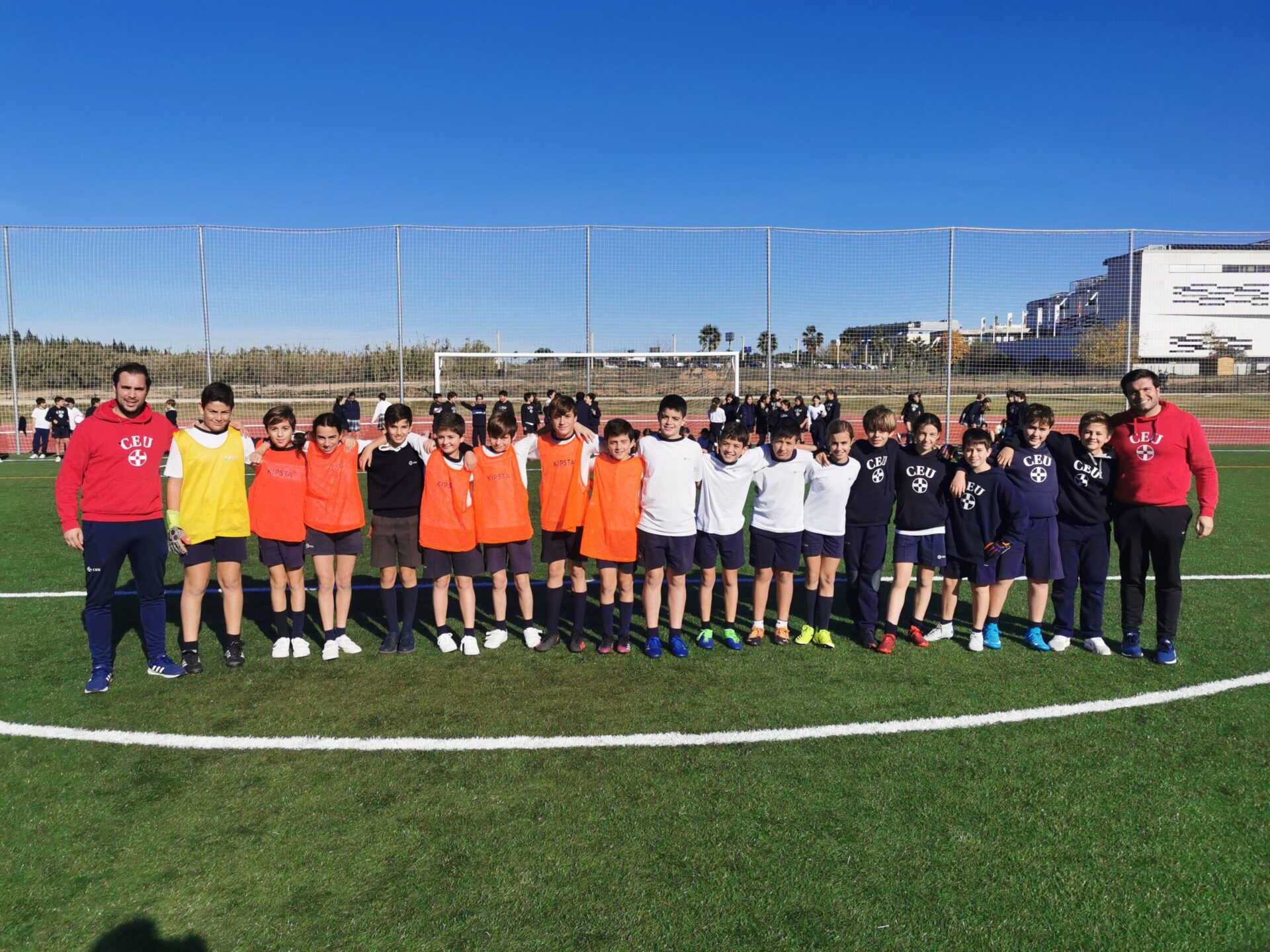 Final 6º A VEGANOS 6º D MACACOS 3 scaled &bull; El Colegio CEU San Pablo Sevilla celebra un torneo interno de fútbol 7 en las instalaciones deportivas