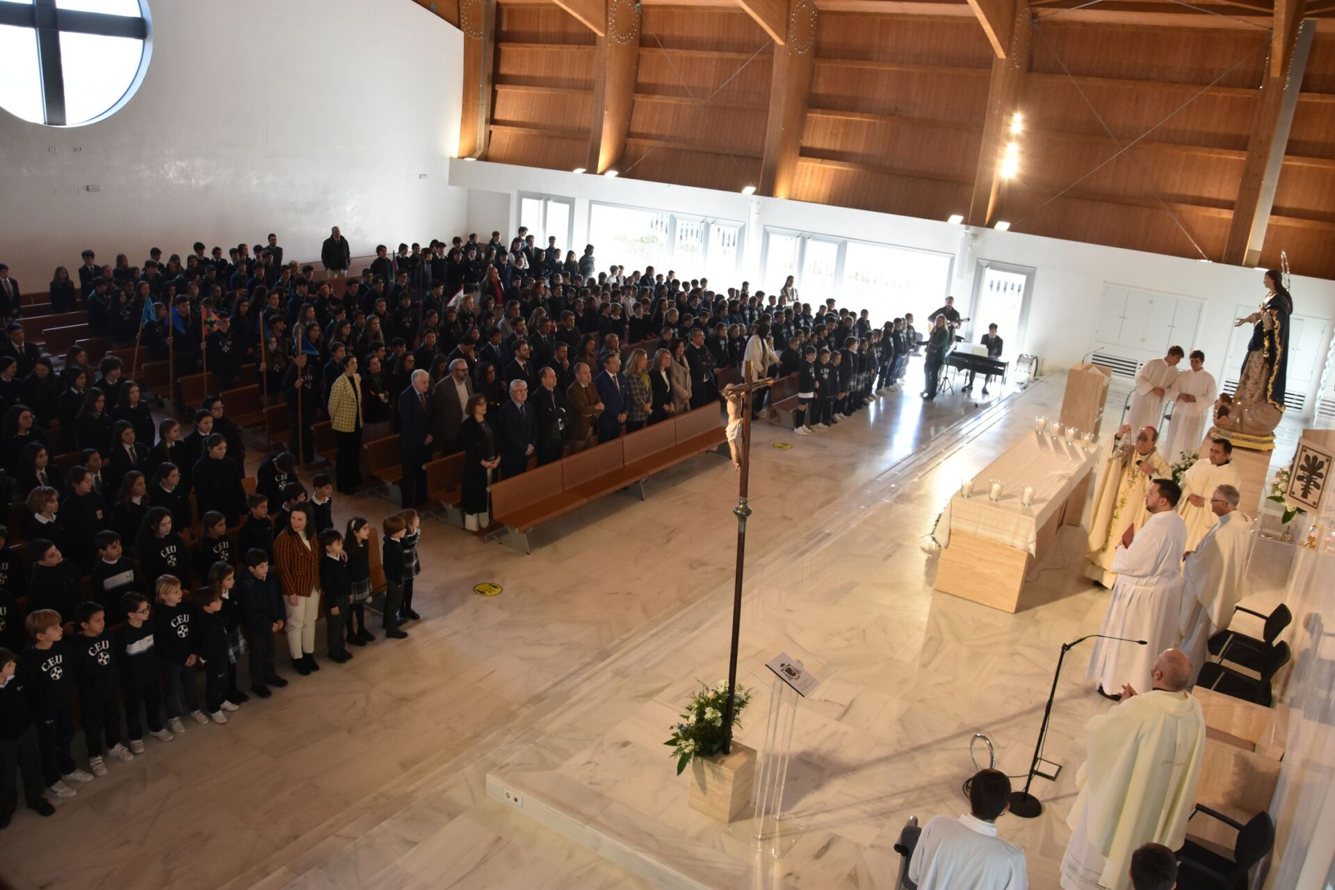 DSC 7020 &bull; Mons. Juan José Asenjo Pelegrina, arzobispo emérito de Sevilla, preside la Eucaristía de inicio del 10º aniversario del Colegio CEU San Pablo Sevilla