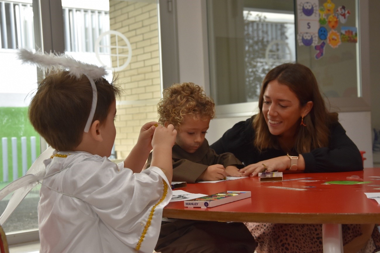 maria galiano &bull; María Galiano, profesora en Educación Infantil del Colegio CEU San Pablo Sevilla: “Esta etapa cumple un papel muy importante, no solo en el apartado cognitivo sino, también, en el desarrollo de los niños como personas”