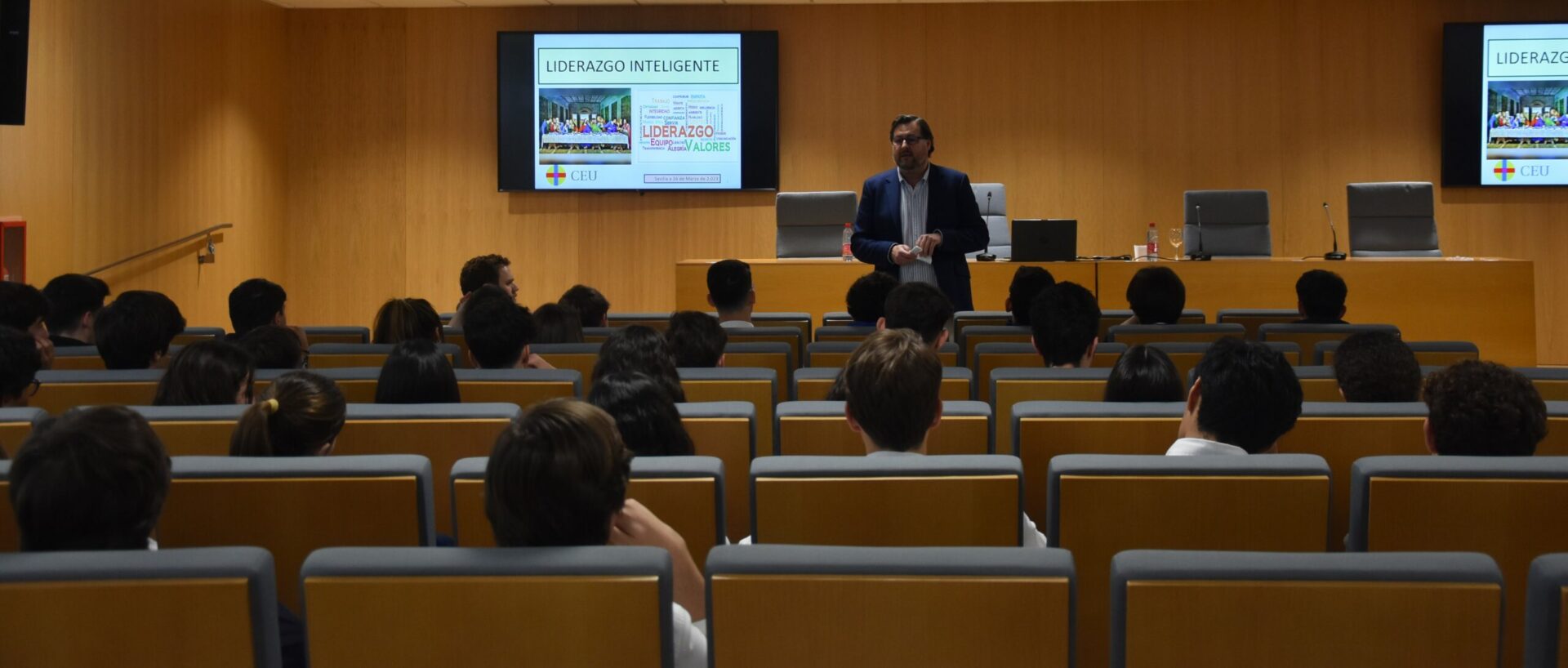 DSC 3849 scaled &bull; ‘Taller de inteligencia emocional, comunicación asertiva y liderazgo. Liderazgo Inteligente’, en el Colegio CEU San Pablo Sevilla