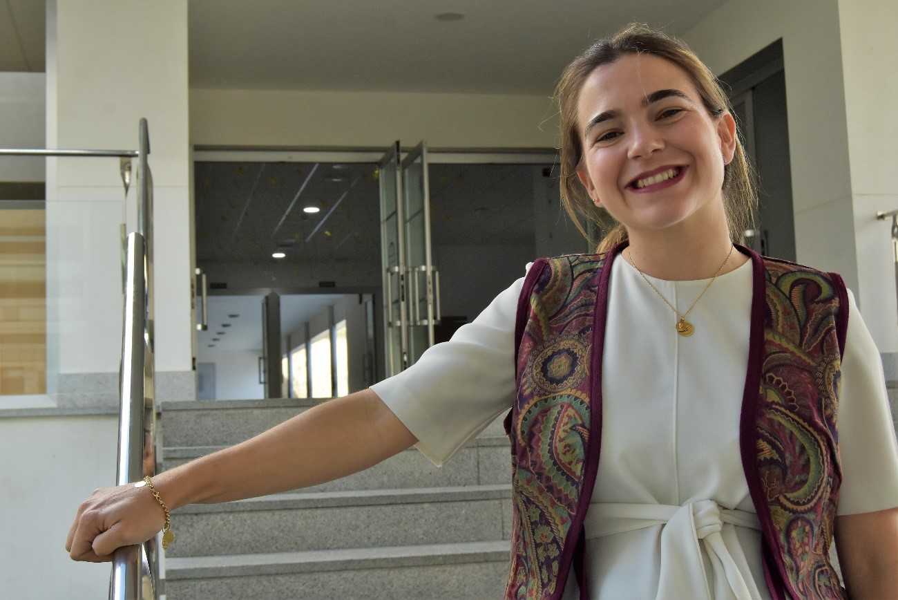 maite valpuesta &bull; Maite Valpuesta, docente del Colegio CEU San Pablo Sevilla: “En estos diez años hemos trabajado como una familia unida con un objetivo común y mucho entusiasmo”