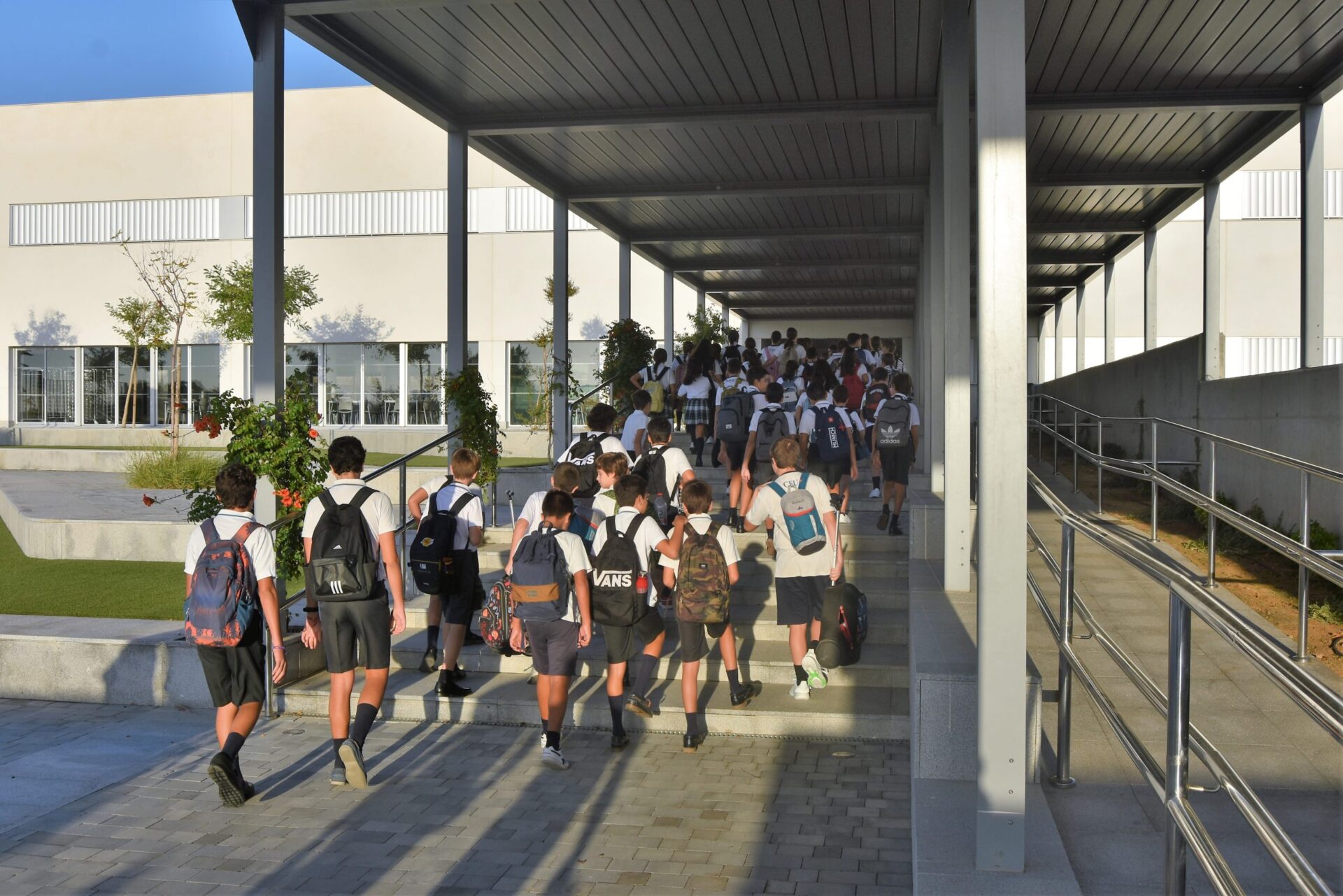 DSC 4853 scaled &bull; El Colegio CEU San Pablo Sevilla recibe a sus alumnos de ESO y Bachillerato