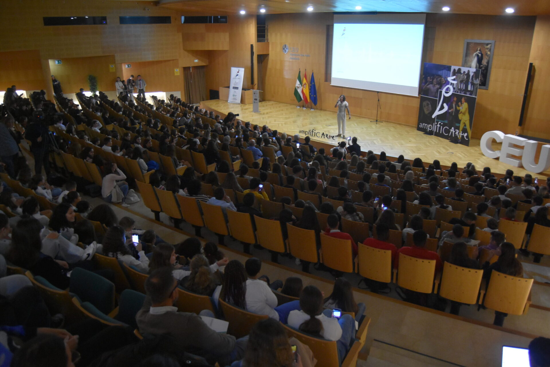 DSC 1294 scaled &bull; Más de 500 jóvenes asisten en CEU Andalucía al concierto educativo del proyecto AmplificARTE de la Fundación Princesa de Girona con artistas nominados a los Grammy Latinos