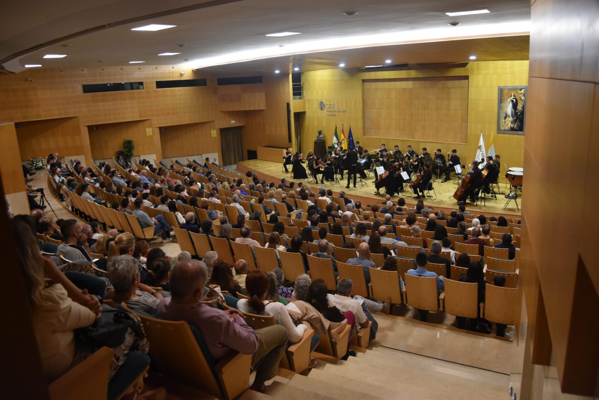 DSC 9488 scaled &bull; Gran acogida del primer concierto de la temporada 23/24 de la Orquesta de Cámara de Bormujos en CEU Andalucía