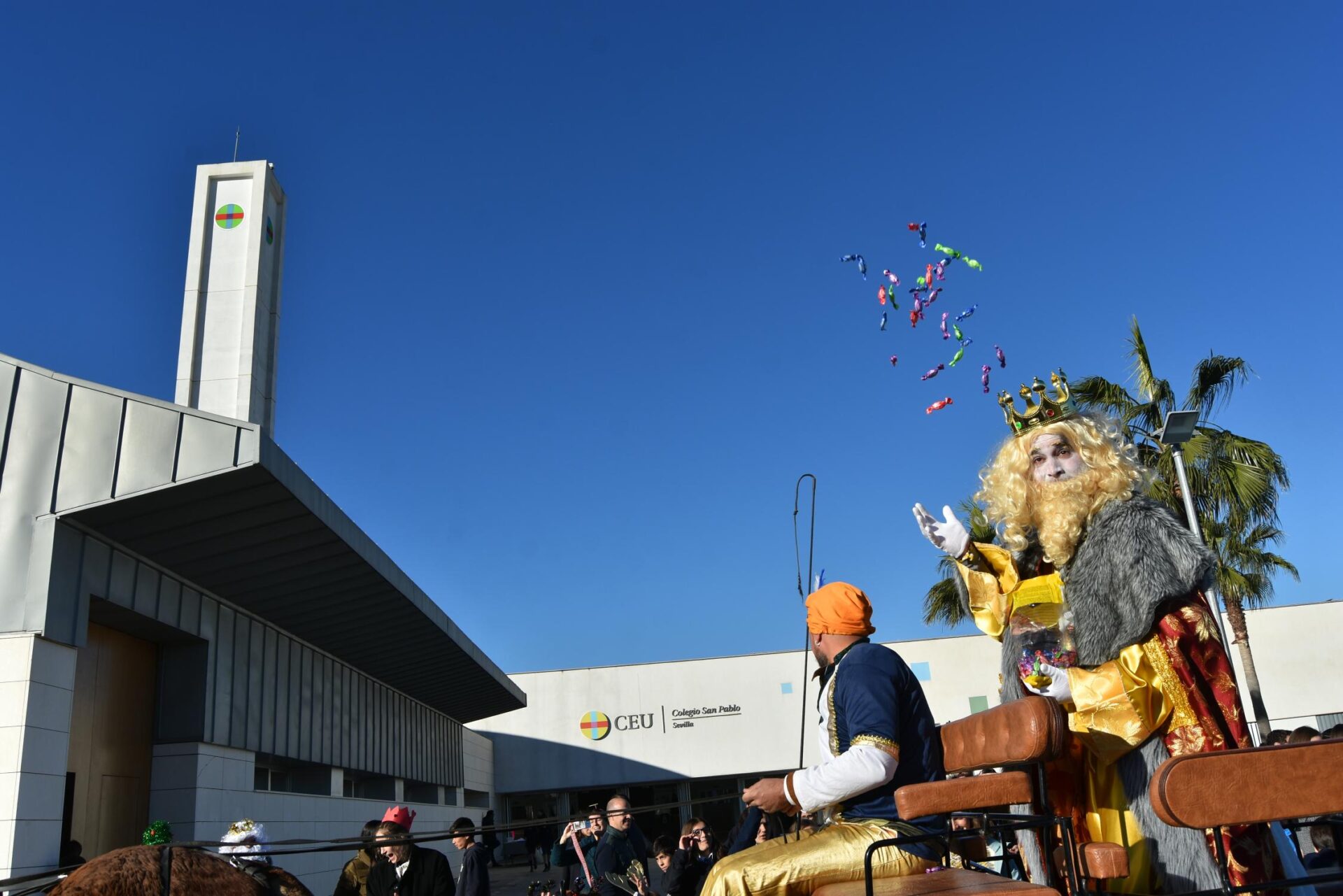 cartero real ceu &bull; El Colegio CEU San Pablo Sevilla recibe un año más al Cartero Real