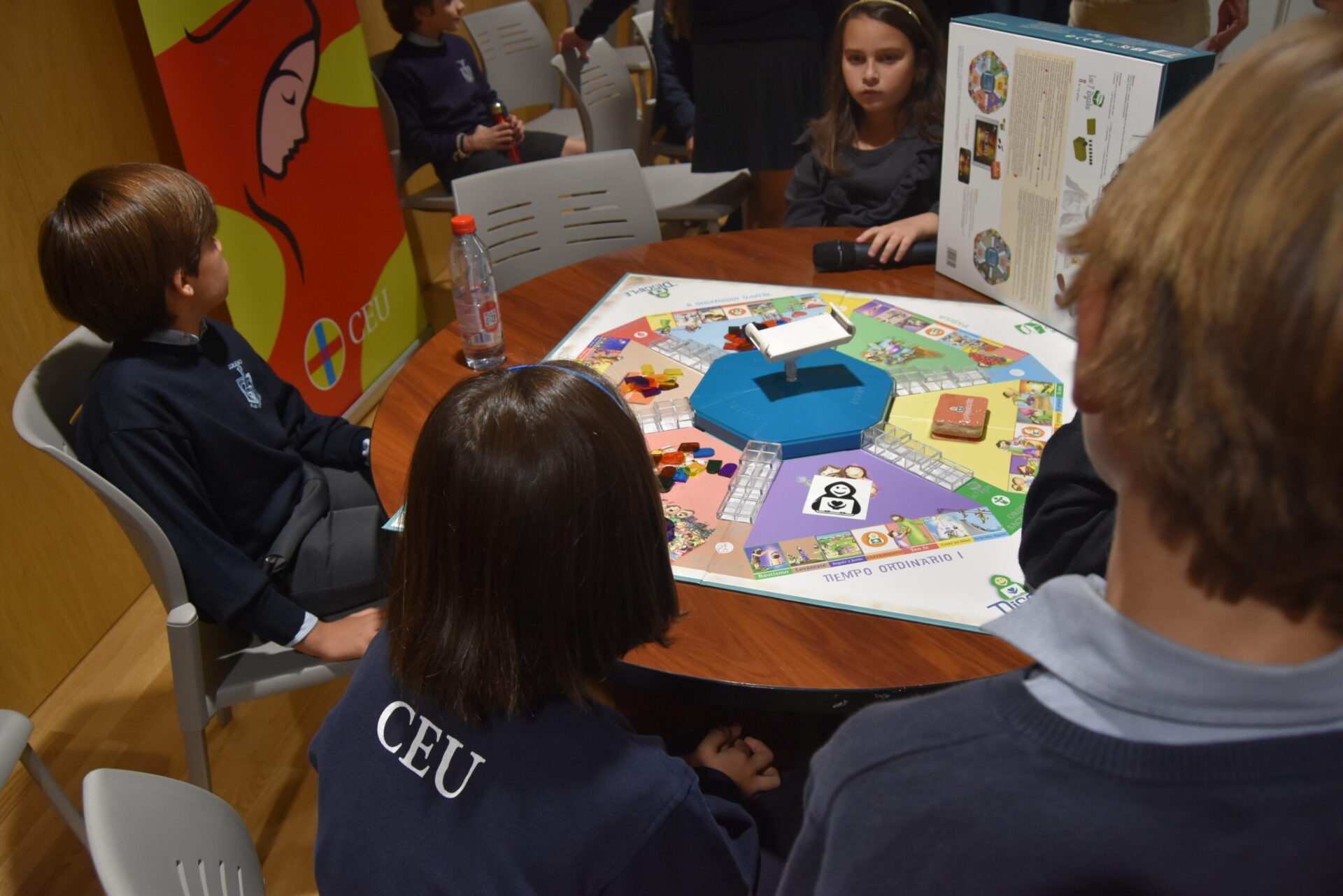 disciple equipo jugando scaled &bull; Alumnos de 5º de Primaria del Colegio CEU San Pablo Sevilla participan en el II Concurso Disciple