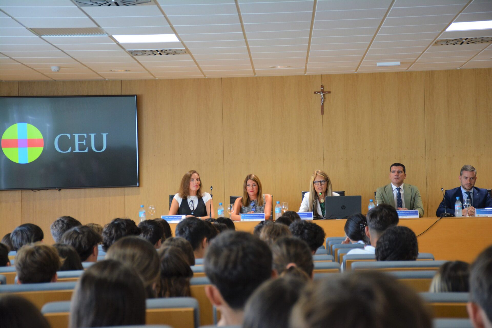 DSC 0759 scaled &bull; MªJosé Bello, directora del Colegio CEU San Pablo Sevilla: “Comenzamos un nuevo curso apasionante, lleno de nuevas oportunidades para nuestros alumnos”
