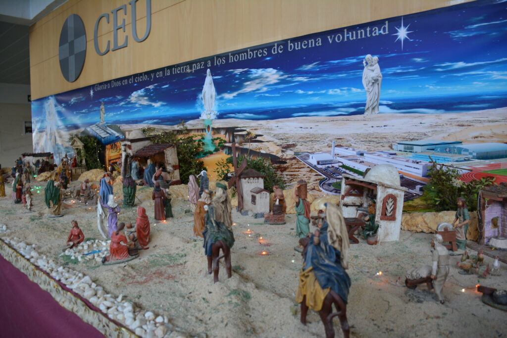 2 DSC 0533 &bull; La comunidad educativa de CEU Andalucía se reúne en torno al Belén