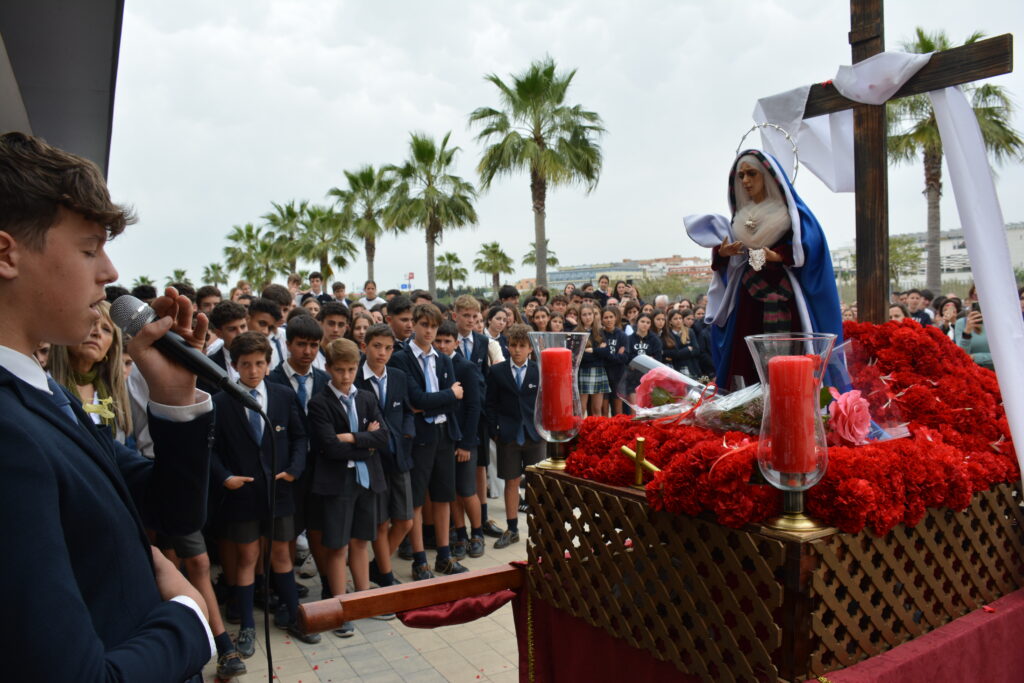 2 DSC 0583 &bull; Gran devoción en torno a la procesión de Semana Santa del Colegio CEU San Pablo Sevilla