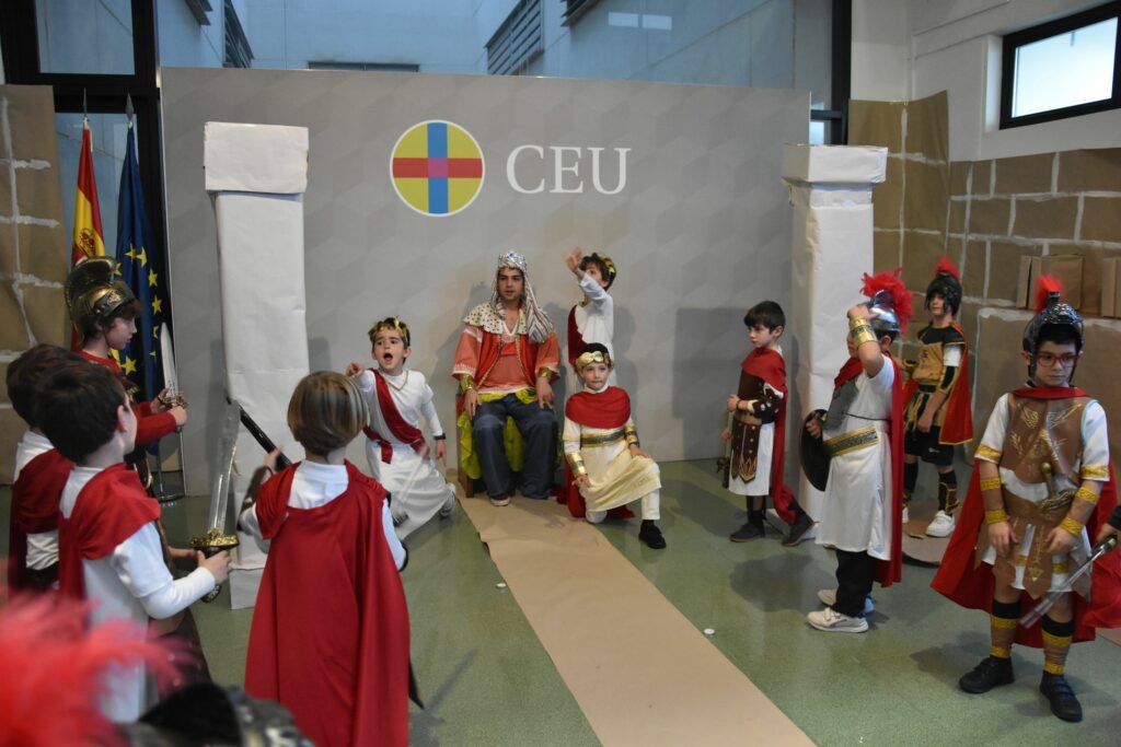 2 DSC 4374 &bull; CEU Andalucía acogió la representación de un Belén Viviente los días previos a la Navidad
