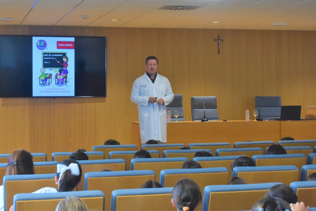 2 DSC 5527 &bull; Vithas Sevilla organiza un Aula Salud para conocer y actuar ante la diabetes infantil en el Colegio CEU San Pablo Sevilla