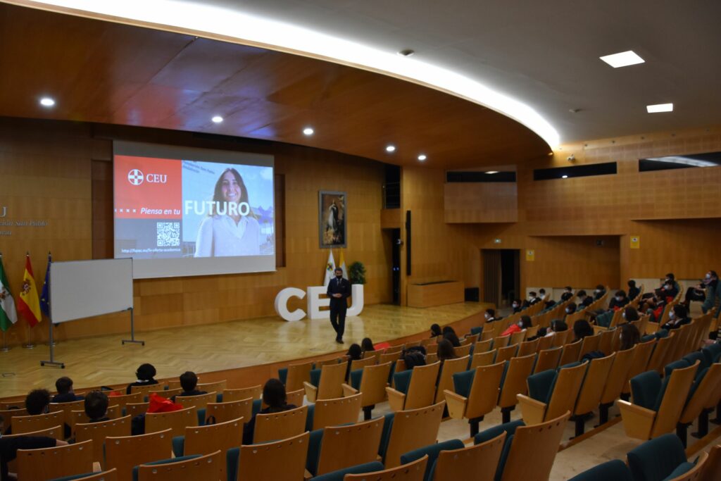 2 DSC 78211 &bull; Andrés Contreras, subdirector del Colegio CEU San Pablo Sevilla: “Bachillerato culmina la preparación para acceder a la formación orientada a la vida profesional de los alumnos”