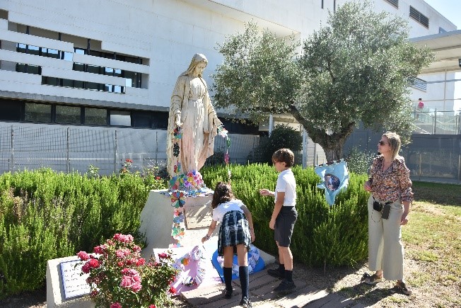 3 &bull; Los alumnos de Educación Primaria del Colegio CEU San Pablo Sevilla celebran el Mes de María con ofrendas y peregrinaciones