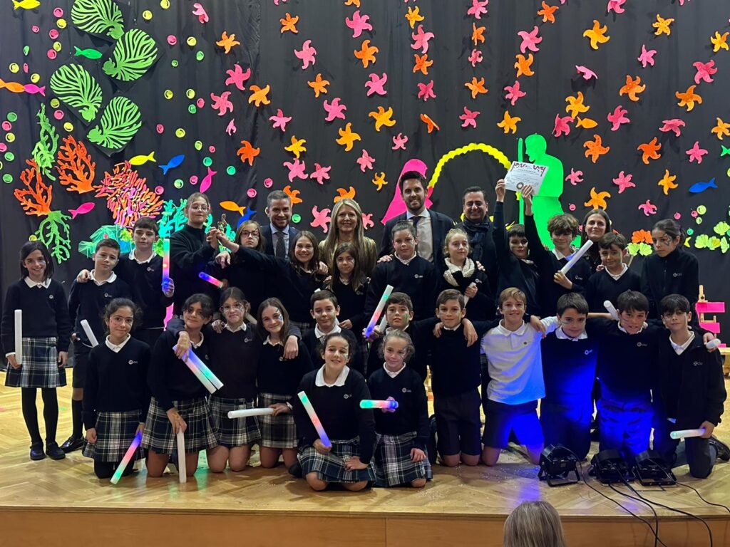 5oB premio a la mejor puesta en escena &bull; La Navidad suena a villancicos en el Colegio CEU San Pablo Sevilla