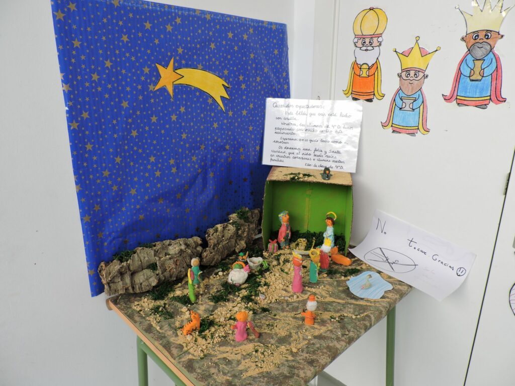 BELEN 4D2 &bull; El Colegio CEU San Pablo Sevilla entregó los premios a la decoración de puertas y a los Belenes