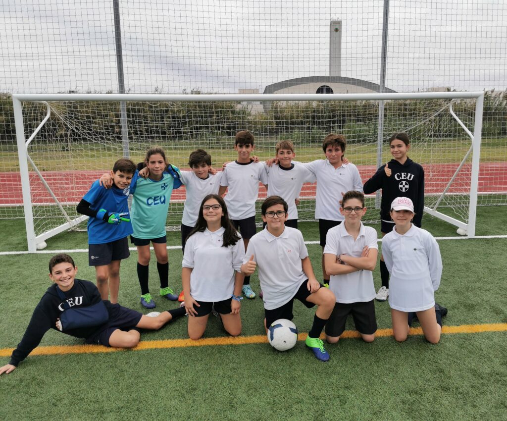 BRONCE 6o C 1 • El Colegio CEU San Pablo Sevilla celebra un torneo interno de fútbol 7 en las instalaciones deportivas