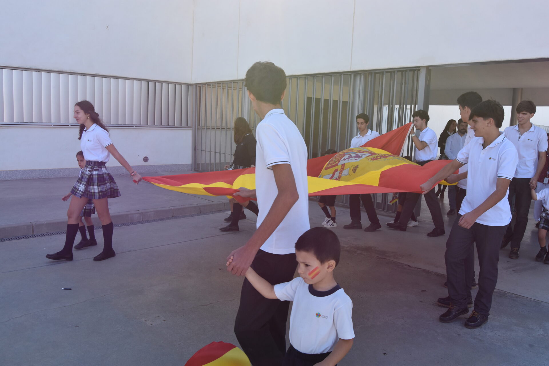 DSC 5970 &bull; Un patio unido por la Hispanidad