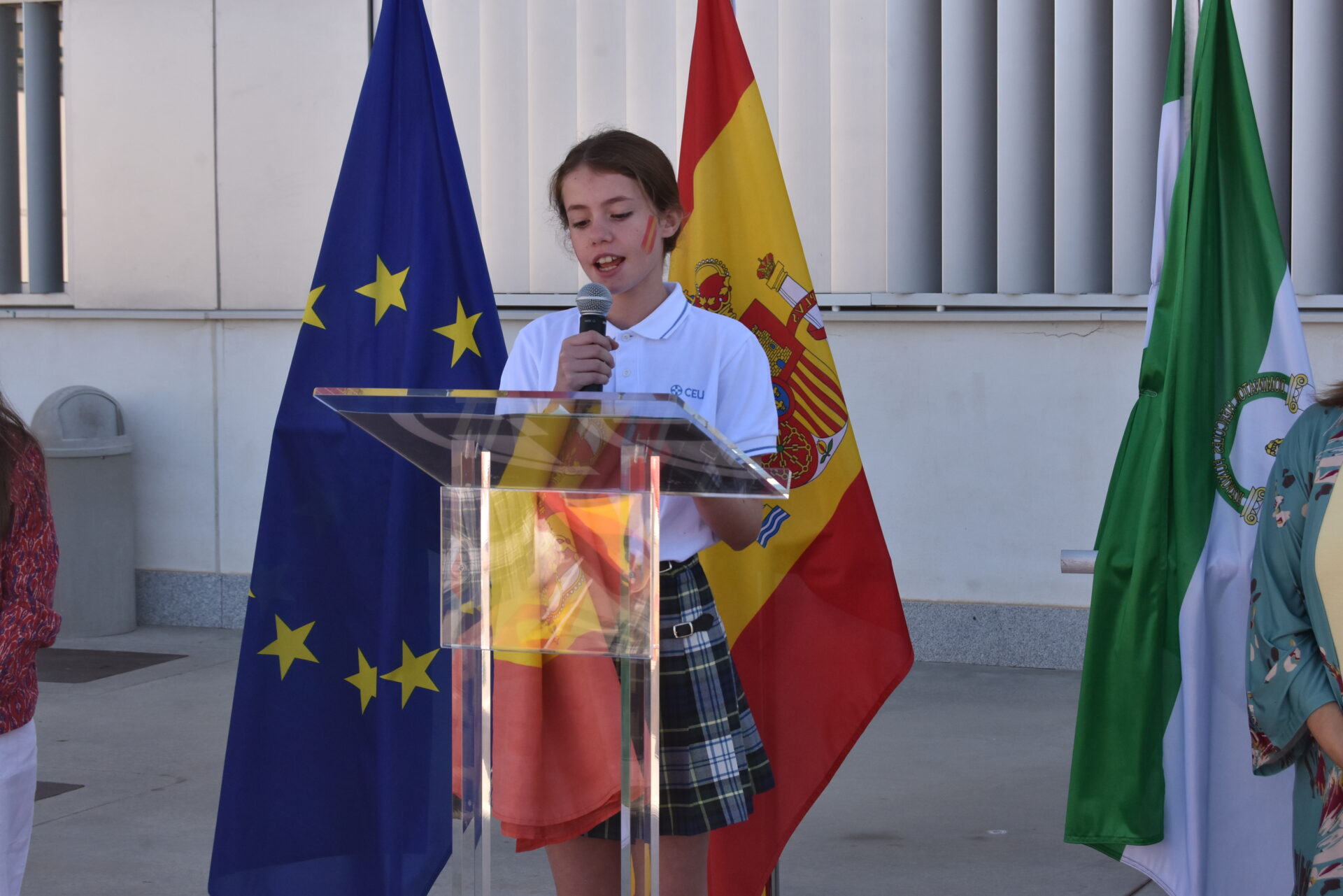 DSC 6066 &bull; Un patio unido por la Hispanidad