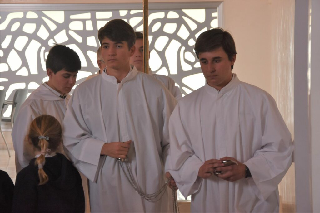 DSC 7100 &bull; Mons. Juan José Asenjo Pelegrina, arzobispo emérito de Sevilla, preside la Eucaristía de inicio del 10º aniversario del Colegio CEU San Pablo Sevilla