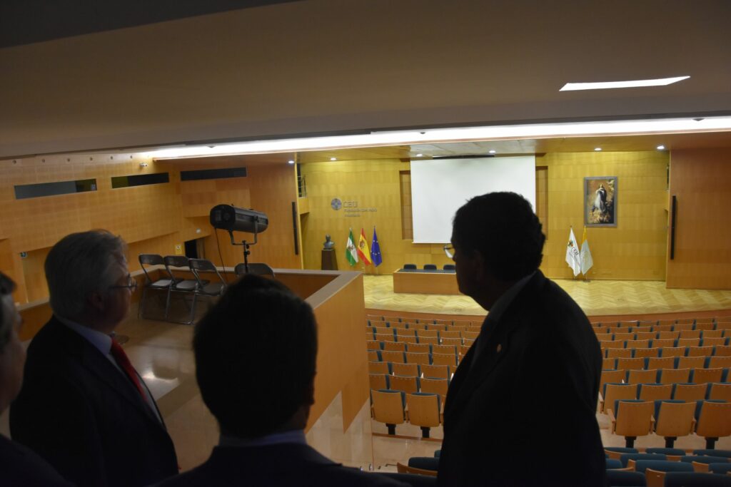 DSC 7611 &bull; El consejero de Educación y Deportes, Manuel Alejandro Cardenete, visita el Campus CEU Andalucía