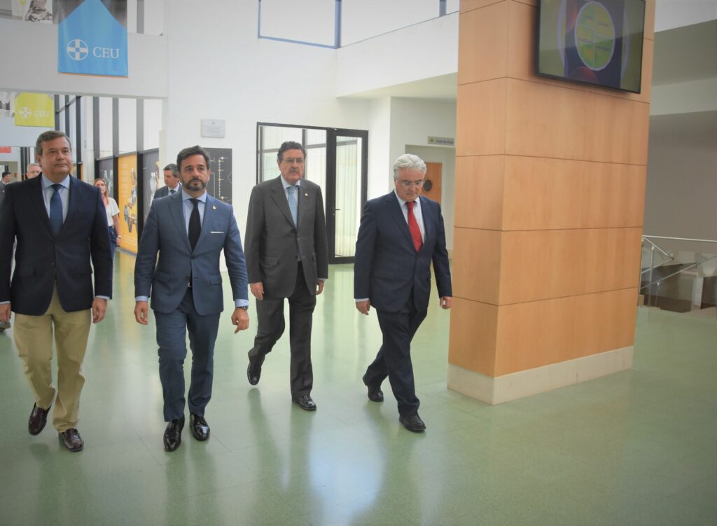 DSC 7679 &bull; El consejero de Educación y Deportes, Manuel Alejandro Cardenete, visita el Campus CEU Andalucía